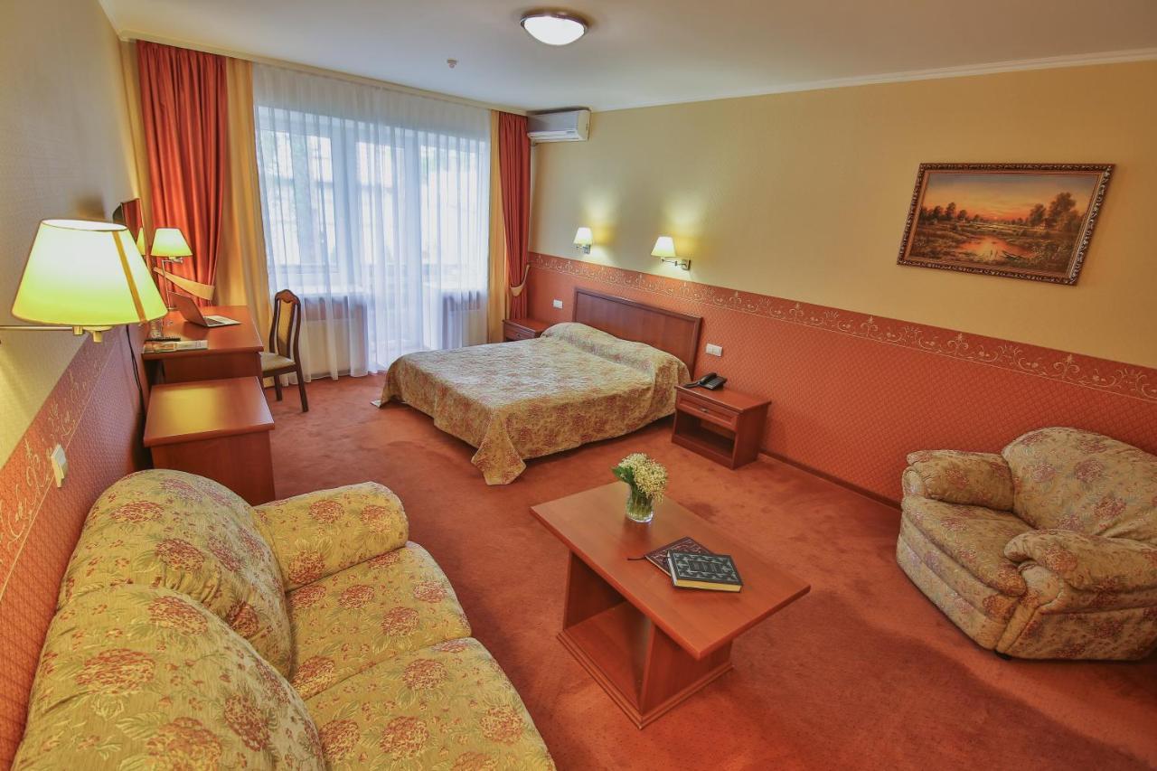 Ukraina Hotel チェルカースィ エクステリア 写真