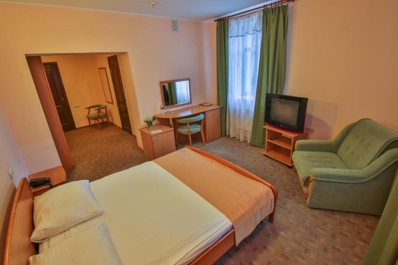 Ukraina Hotel チェルカースィ エクステリア 写真